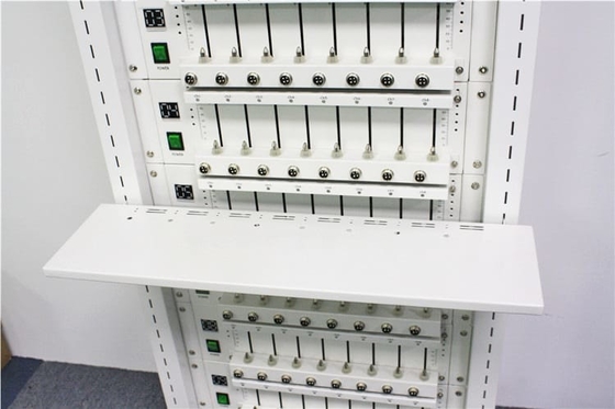 Manica 18650 del laboratorio 80 controllo di Manica separato dell'analizzatore di 32650 batterie al litio