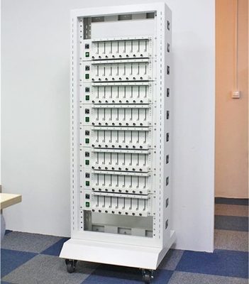 La carica della batteria di AC220V scarica la macchina 18650 26650 una selezionatrice di 32650 batterie