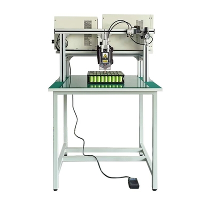 Macchina cilindrica 18650 21700 della saldatura a punti della batteria del litio manuale pneumatico del cavalletto