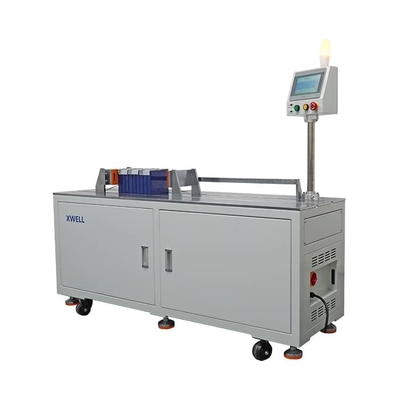 Macchina semiautomatica per l'accumulo e l'assemblaggio di moduli a batteria prismatica