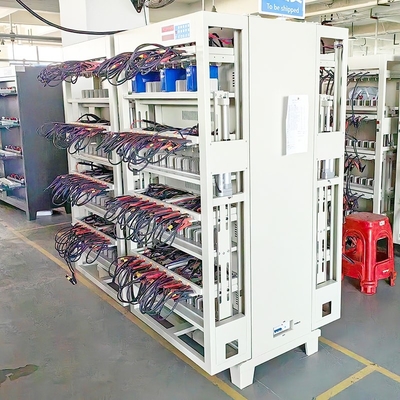 64 Canale 5V 100A Macchina di classificazione della capacità della cella della batteria per celle prismatiche
