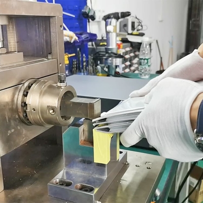 Saldatore ultrasonico 20khz della batteria delle cellule del sacchetto dell'automobile di New Energy con controllo dello SpA