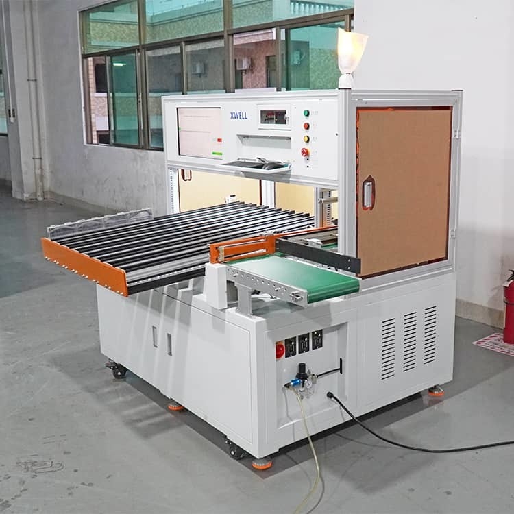 Macchina di prova e di selezione delle celle prismatiche per la fabbricazione di batterie agli ioni di litio