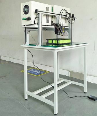 Buon prezzo Saldatore a punti per celle di batteria a cavalletto, saldatore cilindrico a batteria al litio a punti CC in linea